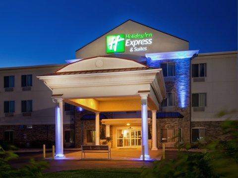 Holiday Inn Express & Suites Clinton By Ihg Extérieur photo